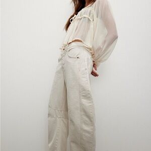 Free People We The Free Barrel jeans. High Rise Women Jeans - Cream